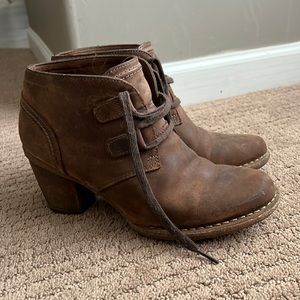 CLARKS leather booties size 9.5